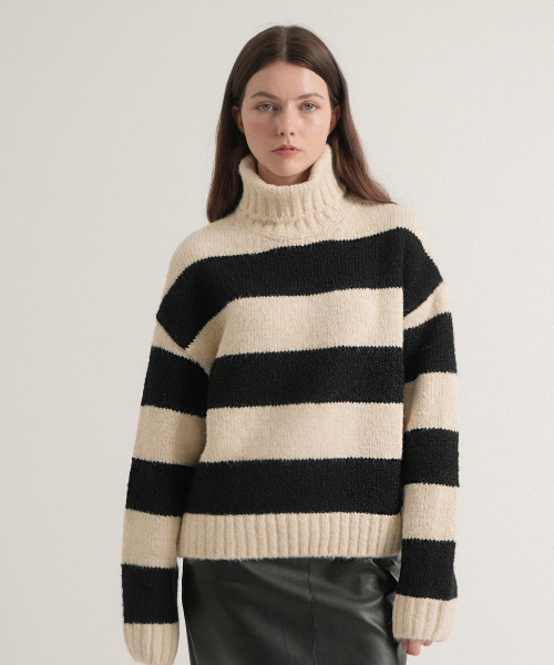 VLETI（ブレッティ）の「Wool Stripe Turtleneck Sweater (Black)（ニット/セーター・レディース・ブラック・FREE）」の2枚目の写真