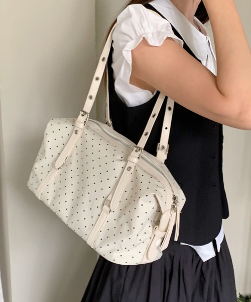 mebole（メボレ）の「dot square boston bag（ボストンバッグ・レディース・ブラック/アイボリー・FREE）」の3枚目の写真