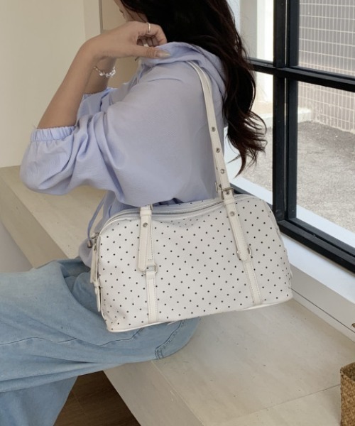 mebole（メボレ）の「dot square boston bag（ボストンバッグ・レディース・ブラック/アイボリー・FREE）」の6枚目の写真