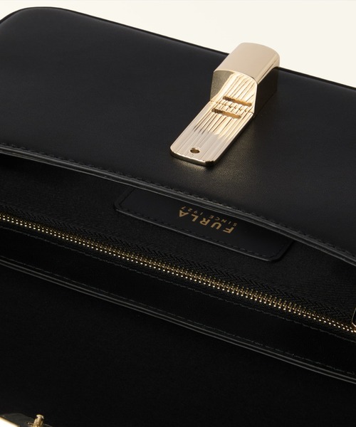 FURLA（フルラ）の「フルラ イリデ (Furla Iride) クロスボディバッグ（ショルダーバッグ・メンズ・ホワイト/ブラック・ONE SIZE）」の7枚目の写真