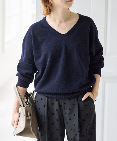 Spick & Span(スピックアンドスパン)の「CHESS Vネックプルオーバー(ニット/セーター・レディース・ブラウン/ネイビー/ベージュ/ピンク系その他・FREE)」の21枚目の写真
