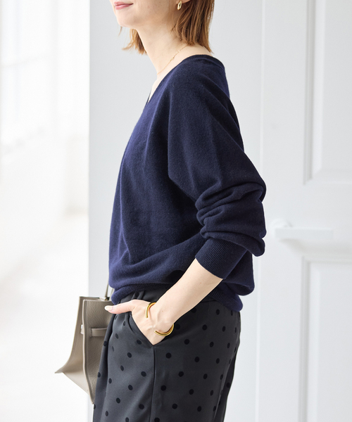 Spick & Span(スピックアンドスパン)の「CHESS Vネックプルオーバー(ニット/セーター・レディース・ブラウン/ネイビー/ベージュ/ピンク系その他・FREE)」の22枚目の写真