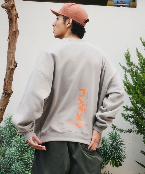 KAVU（カブー）の「KAVU/カブー 限定展開 KAVU×FREAK'S STORE / カブ― 別注 クルーネック スウェット / バーチャルロゴ（Tシャツ/カットソー・メンズ・グレイッシュベージュ/ブラック/ネイビー/アッシュグレー・LARGE/SMALL/MEDIUM）」の4枚目の写真