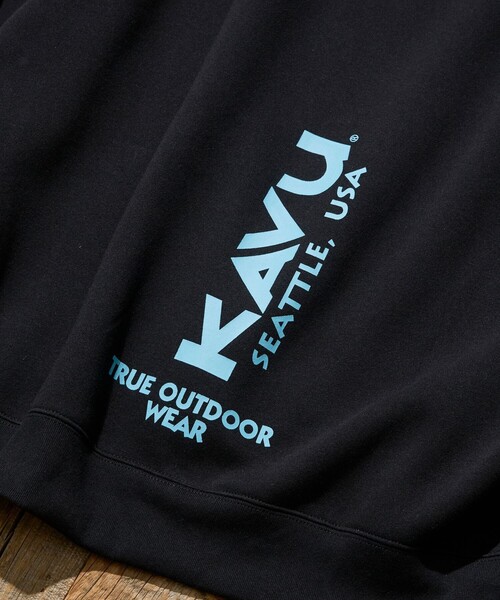 KAVU（カブー）の「KAVU/カブー 限定展開 KAVU×FREAK'S STORE / カブ― 別注 クルーネック スウェット / バーチャルロゴ（Tシャツ/カットソー・メンズ・グレイッシュベージュ/ブラック/ネイビー/アッシュグレー・LARGE/SMALL/MEDIUM）」の14枚目の写真