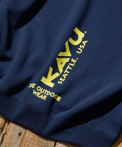 KAVU（カブー）の「KAVU/カブー 限定展開 KAVU×FREAK'S STORE / カブ― 別注 クルーネック スウェット / バーチャルロゴ（Tシャツ/カットソー・メンズ・グレイッシュベージュ/ブラック/ネイビー/アッシュグレー・LARGE/SMALL/MEDIUM）」の17枚目の写真