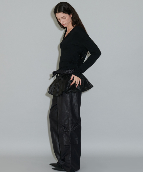 THEPORTA(ザ ポルタ)の「FRILL WAIST NYLON PANTS, BLACK(その他パンツ・レディース・その他・FREE)」の1枚目の写真