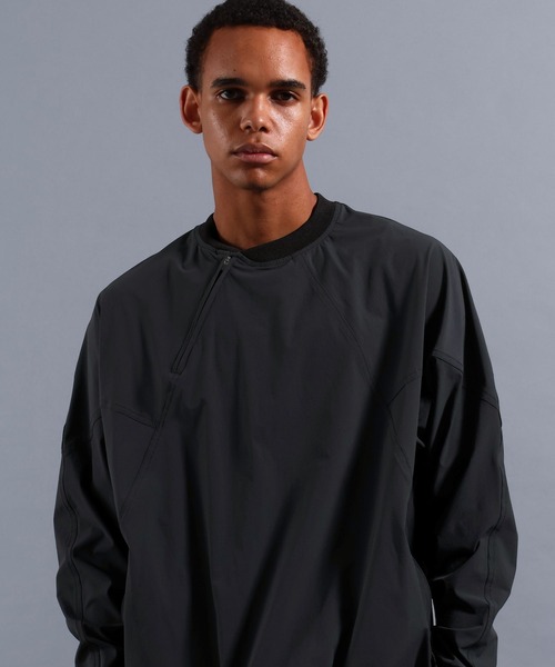 NUMERALS（ヌメラルズ）の「[NUMERALS]FREE MOVEMENT STRETCH RIPSTOP PULLOVER（Tシャツ/カットソー・メンズ・グリーン/ブラック/グレー・MEDIUM/LARGE）」の2枚目の写真