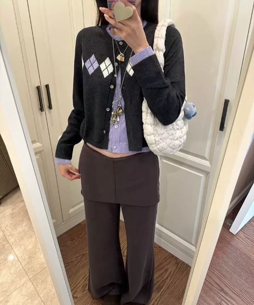 AVYL(アヴィル)の「アーガイル柄 ショート丈クルーネックニットカーディガン(カーディガン/ボレロ・レディース・ブラック・M)」の4枚目の写真