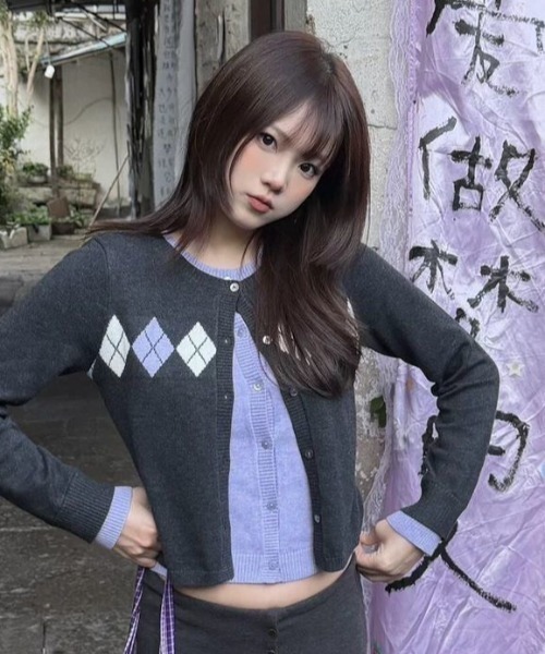 AVYL(アヴィル)の「アーガイル柄 ショート丈クルーネックニットカーディガン(カーディガン/ボレロ・レディース・ブラック・M)」の3枚目の写真