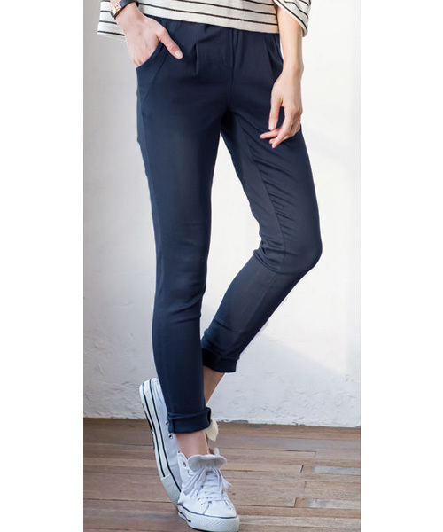 Pierrot（ピエロ）の「【ラインがキレイで履きやすい】ストレッチ サルエルパンツ/ジョッパーズ（その他パンツ・レディース・ブラック/カーキ/ネイビー/カモフラージュ/ストライプ/チェック/オフホワイト/ベージュ/ホワイト系その他・L/M）」の6枚目の写真