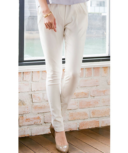 Pierrot（ピエロ）の「【ラインがキレイで履きやすい】ストレッチ サルエルパンツ/ジョッパーズ（その他パンツ・レディース・ブラック/カーキ/ネイビー/カモフラージュ/ストライプ/チェック/オフホワイト/ベージュ/ホワイト系その他・L/M）」の2枚目の写真