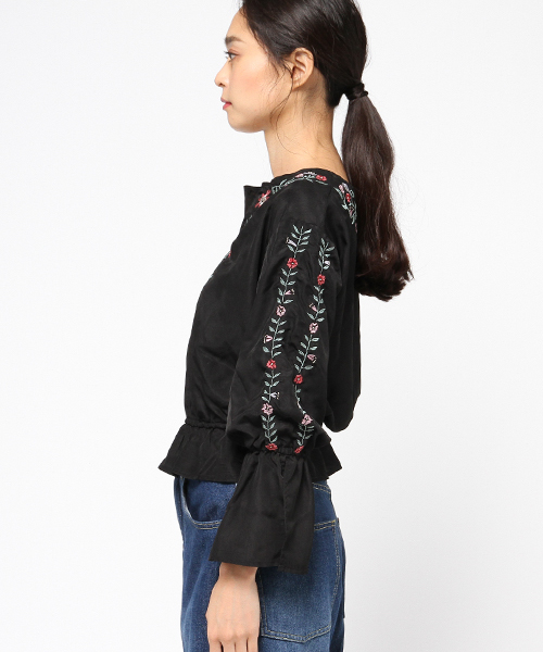 one after another NICE CLAUP（ワンアフターアナザーナイスクラップ）の「刺しゅう入ブラウス（シャツ/ブラウス・レディース・レッド/ベージュ/ブラック・FREE）」の5枚目の写真