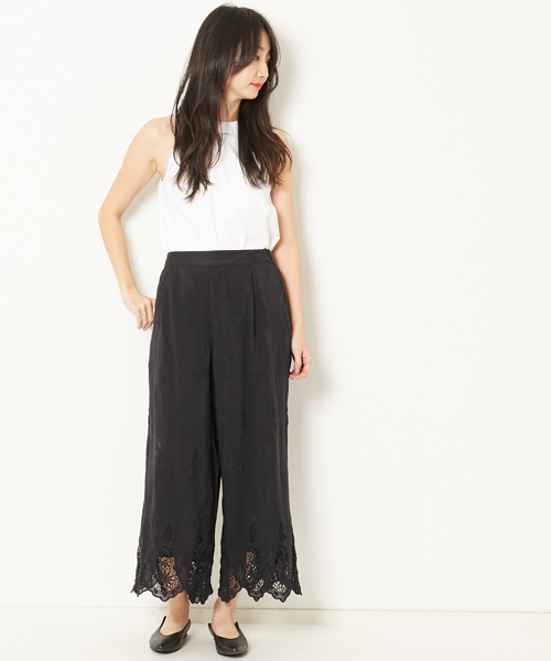 navasana(ナバアサナ)の「navasana テリーボイルカットワーク刺繍パンツ(その他パンツ・レディース・オフホワイト/ブラック・FREE)」の3枚目の写真