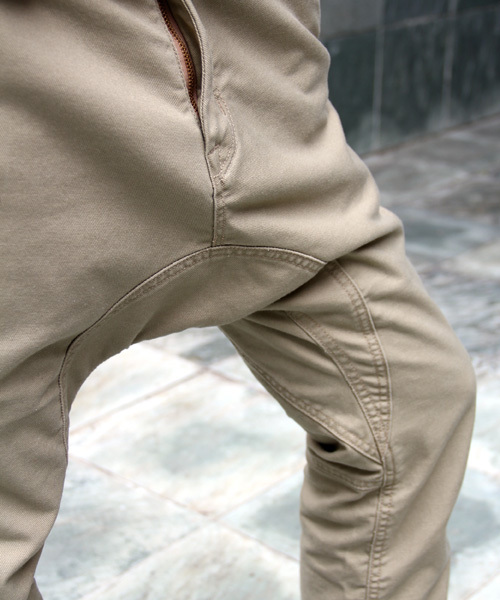 NANO universe（ナノユニバース）の「ディッキーズ+NU　サルエルPチノ（チノパンツ・メンズ・ブラック/ベージュ・SMALL/MEDIUM/LARGE）」の7枚目の写真