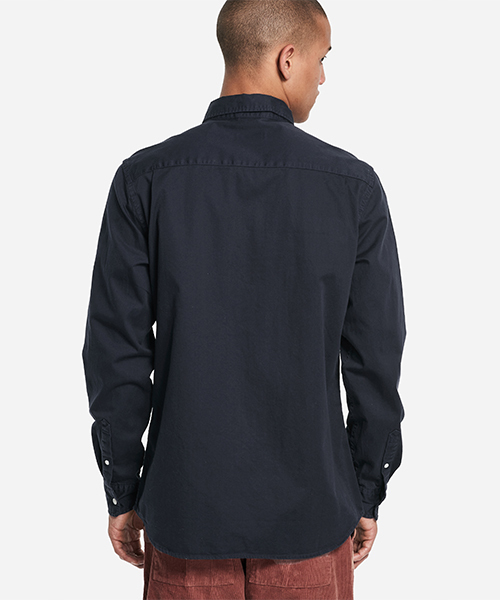 Saturdays NYC(サタデーズ ニューヨークシティ )の「Angus Button Down Broken Twill Shirt(シャツ/ブラウス・メンズ・ネイビー/レンガ・X-SMALL/M/L/S/X-LARGE)」の9枚目の写真