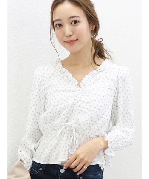 dazzlin（ダズリン）の「ぷっくりフラワーブラウス（シャツ/ブラウス・レディース・ネイビー/オフホワイト/イエロー・FREE）」の2枚目の写真