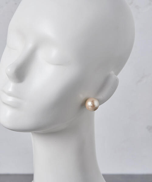 petite robe noire（プティローブノアー）の「＜petite robe noire（プティローブノアー）＞コットンパール 18mm ピアス（ピアス（両耳用）・レディース・ホワイト・フリー）」の8枚目の写真