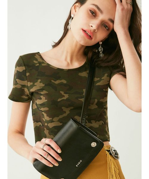 EVRIS（エヴリス）の「2WAYメタリックコンチョBAG（ボディバッグ/ウエストポーチ・レディース・ブラック/パープル/ブラウン/シルバー・FREE）」の2枚目の写真