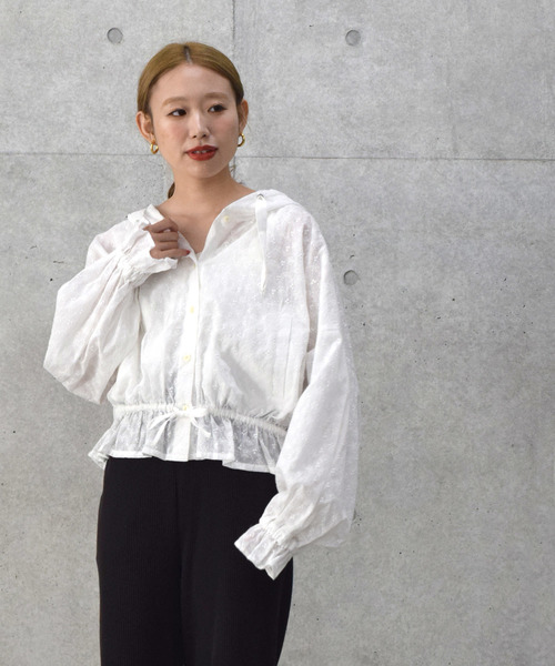 w closet（ダブルクローゼット）の「前ボタンウエストスピンドルフード羽織（ブルゾン）」 - WEAR