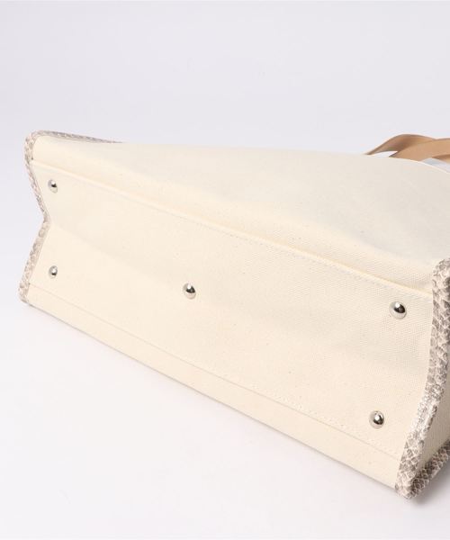 DouDou（ドゥドゥ）の「キャンバスパイピングバッグ（トートバッグ・レディース・ベージュ/オフホワイト・FREE）」の6枚目の写真