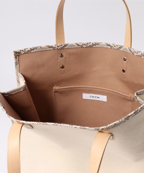 DouDou（ドゥドゥ）の「キャンバスパイピングバッグ（トートバッグ・レディース・ベージュ/オフホワイト・FREE）」の3枚目の写真