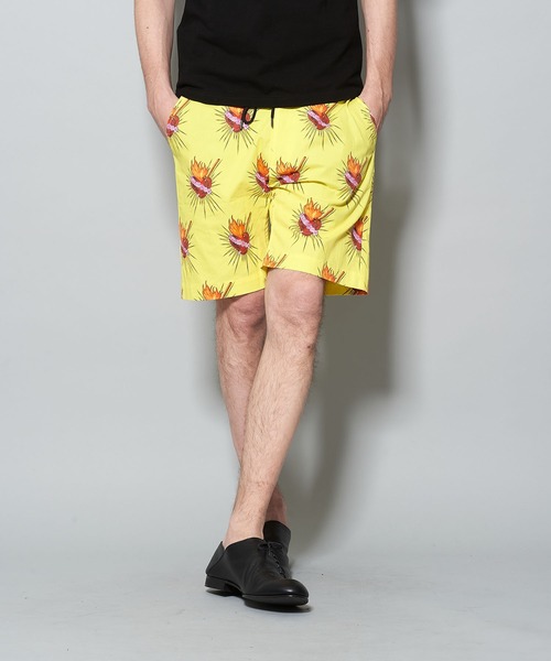 NO ID.（ノーアイディ）の「【NO ID.】TATTOO Print Short Pants / TATTO プリント ショート パンツ（その他パンツ・メンズ・ブラック/イエロー/ブルー・1/2）」の3枚目の写真
