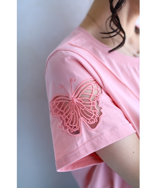 cawaii（カワイイ）の「伸びるストレッチ素材。蝶レース袖Tシャツトップス（Tシャツ/カットソー・レディース・ホワイト/ピンク系その他/ピンク・FREE）」の2枚目の写真