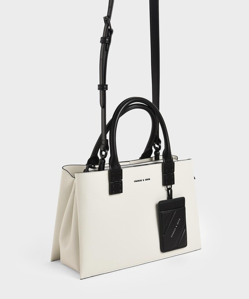 CHARLES & KEITH（チャールズ & キース）の「ダブルトップ