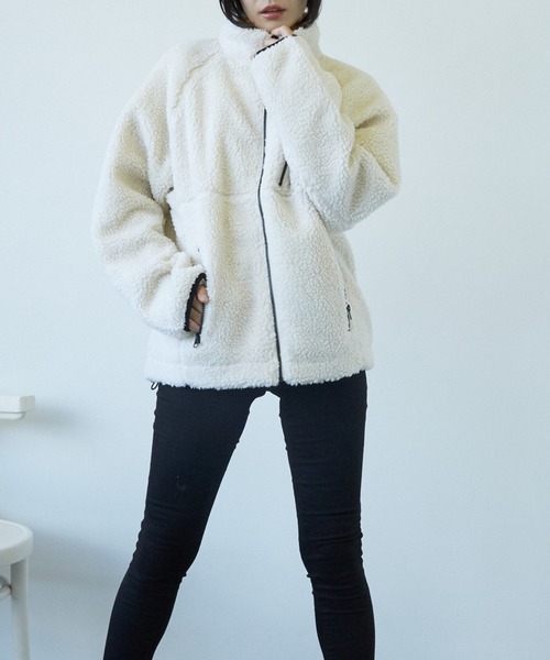 TONE SELECT WEAR(トーンセレクトウェア)の「【TONE MEN'S】ボアハイネックブルゾン(BL)(ブルゾン・レディース・ホワイト/ブラック/ダークグリーン/その他1/その他2/その他3/ライトパープル/キャメル/カーキ・LARGE/MEDIUM/X-LARGE)」の2枚目の写真
