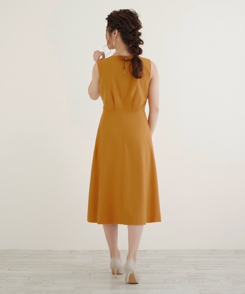 DRESS LAB(ドレスラボ)の「【結婚式/オケージョンドレス】ドレープデザインミモレ丈ワンピース(ドレス・レディース・ネイビー/イエロー/ボルドー・S/M/L)」の17枚目の写真