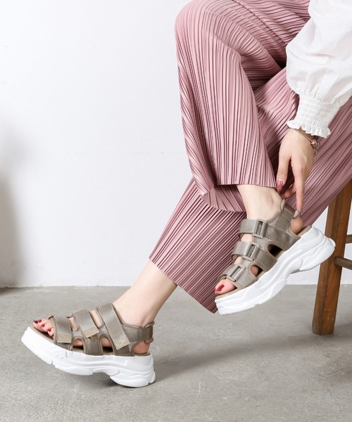 Shoes in Closet（シューズインクローゼット）の「《ストレスフリー》軽量厚底 高反発クッションソール  ベルクロ スポーツサンダル 7485（サンダル・レディース・アイボリー/ブラック×ホワイト/ブラック×ブラック/ブラウン系その他/ブラック×カーキ/ライトベージュ/ライトグリーン/ピンク/パープル/オレンジ/ブラック×シルバー/グレー/ダークブラウン/ライトピンク・M/L/LL/S/XS/3L/6L/4L/5L/XXS）」の8枚目の写真