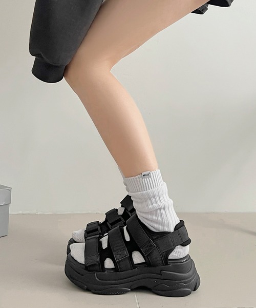 Shoes in Closet（シューズインクローゼット）の「+6.0㎝ 軽量 厚底 クッションソール  3本ベルト シンプル スポーツ サンダル 7485（サンダル・レディース・アイボリー/ブラック×ホワイト/ブラック×ブラック/ブラウン系その他/ブラック×カーキ/ライトベージュ/ライトグリーン/ピンク/パープル/オレンジ/ブラック×シルバー/グレー/ダークブラウン/ライトピンク・M/L/LL/S/XS/3L/6L/4L/5L/XXS）」の19枚目の写真