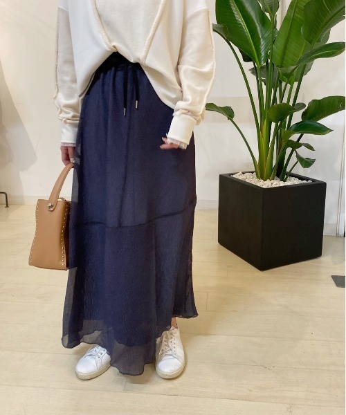 Eimee Law（エイミーロウ）の「プリーツ楊柳アイレットSK（スカート・レディース・チャコールグレー/ブラック/ベージュ・38）」の2枚目の写真