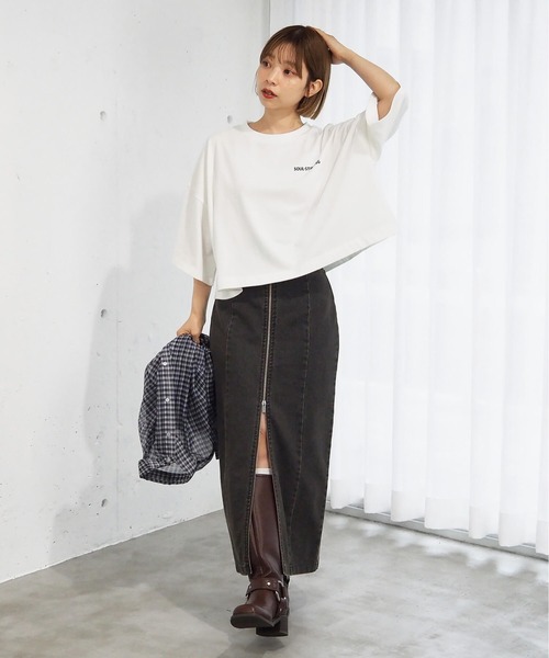 tiptop(ティップトップ)の「【2025SS新色登場!】ショート丈前後プリントTシャツ(Tシャツ/カットソー・レディース・ブラック/ブルー/モカ/ホワイト系その他/ブラック系その他/オフホワイト/ホワイト系その他2/イエロー/ブラック系その他2/ライトブルー/ブラック系その他3/ホワイト系その他3/ホワイト系その他4/ブラック系その他4・FREE)」の18枚目の写真