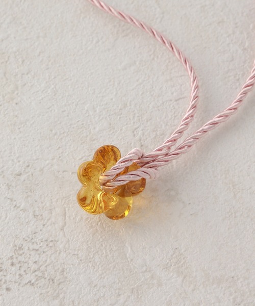 MADEMOISELLE ROPE'（マドモアゼル ロペ）の「【Sisi Joia】フラワーネックレス（ネックレス・レディース・ネイビー/オレンジ・FREE）」の6枚目の写真