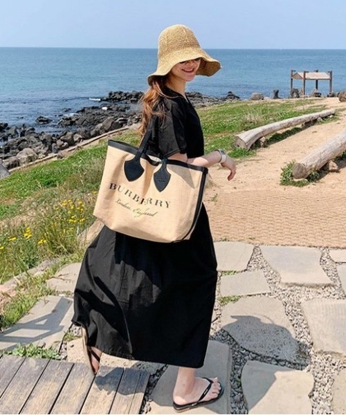 NANING9（ナンニング）の「NANING9 ルーズフィットロングワンピース（ワンピース・レディース・レッド/ブラック/ホワイト・FREE）」の2枚目の写真