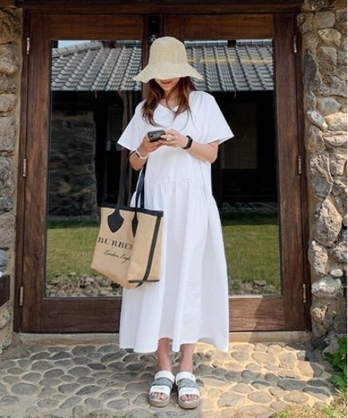 NANING9（ナンニング）の「NANING9 ルーズフィットロングワンピース（ワンピース・レディース・レッド/ブラック/ホワイト・FREE）」の11枚目の写真