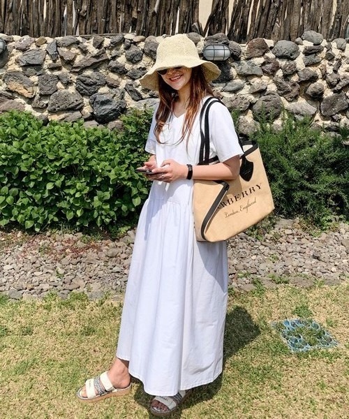 NANING9（ナンニング）の「NANING9 ルーズフィットロングワンピース（ワンピース・レディース・レッド/ブラック/ホワイト・FREE）」の13枚目の写真