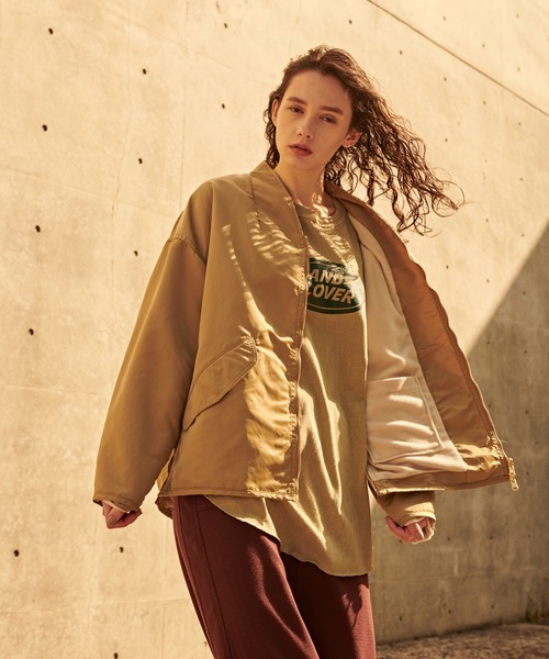 kha:ki(カーキ)の「「KHA:KI / カーキ」ダーツカラーMA-1(ミリタリージャケット・レディース・カーキ/ベージュ・1)」の4枚目の写真