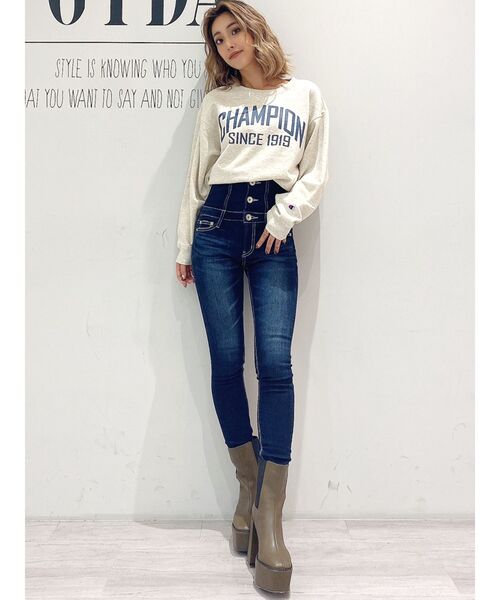 GYDA(ジェイダ)の「ハイウエストボタンスキニーデニム パンツ(デニムパンツ・レディース・ライトブルー/インディゴブルー・XX-SMALL/X-SMALL/SMALL/MEDIUM)」の9枚目の写真