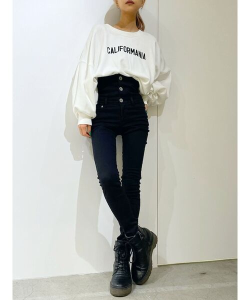 GYDA(ジェイダ)の「ハイウエストボタンスキニーデニム パンツ(デニムパンツ・レディース・ライトブルー/インディゴブルー・XX-SMALL/X-SMALL/SMALL/MEDIUM)」の17枚目の写真