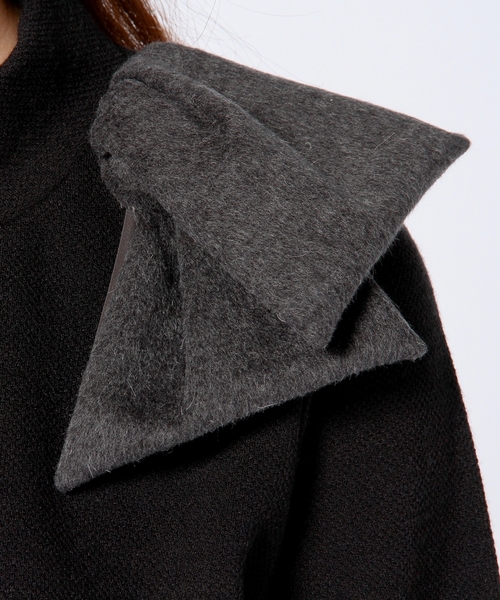 Another Edition（アナザーエディション）の「リボンショルダーハイネックプルオーバー/ AE RBN SHLD HI/N PO（Tシャツ/カットソー・レディース・オフホワイト/ブラック/グレー・フリー）」の14枚目の写真