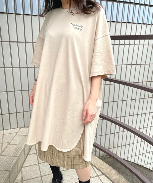 JUGLANS(ユグランス)の「☆ プリント入りスリットロングT(Tシャツ/カットソー・レディース・ホワイト/ベージュ/ラベンダー/レンガ・FREE)」の3枚目の写真