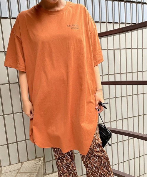 JUGLANS(ユグランス)の「☆ プリント入りスリットロングT(Tシャツ/カットソー・レディース・ホワイト/ベージュ/ラベンダー/レンガ・FREE)」の4枚目の写真