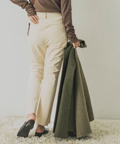 URBAN RESEARCH（アーバンリサーチ）の「カットオフコーデュロイスリムパンツ（その他パンツ・レディース・ベージュ/オフホワイト/ブラウン系その他/ブルー系その他・38/36）」の21枚目の写真