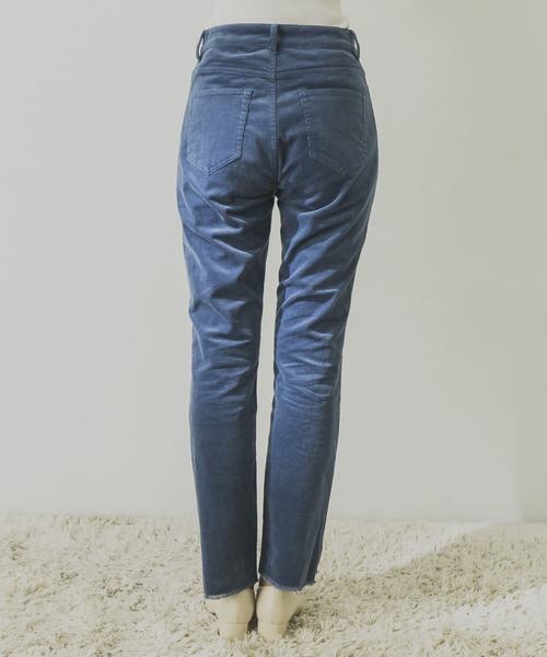 URBAN RESEARCH（アーバンリサーチ）の「カットオフコーデュロイスリムパンツ（その他パンツ・レディース・ベージュ/オフホワイト/ブラウン系その他/ブルー系その他・38/36）」の17枚目の写真