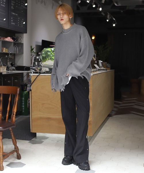 G.O.C（ジーオーシー）の「ダメージクルーネックニット（ニット/セーター・メンズ・ブラック/グレー/オフホワイト/ブルー/モカ/ブルー系その他/ワイン/グレイッシュベージュ/パープル・MEDIUM/LARGE）」の10枚目の写真