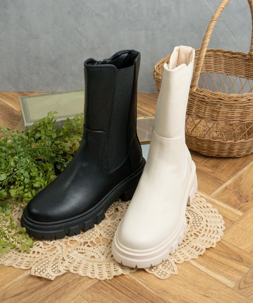 Fabby fabby（ファビィーファビィー）の「ニットサイドゴアタンクソールショートブーツ（ブーツ・レディース・オフホワイト/ブラック・LARGE/SMALL/MEDIUM）」の5枚目の写真