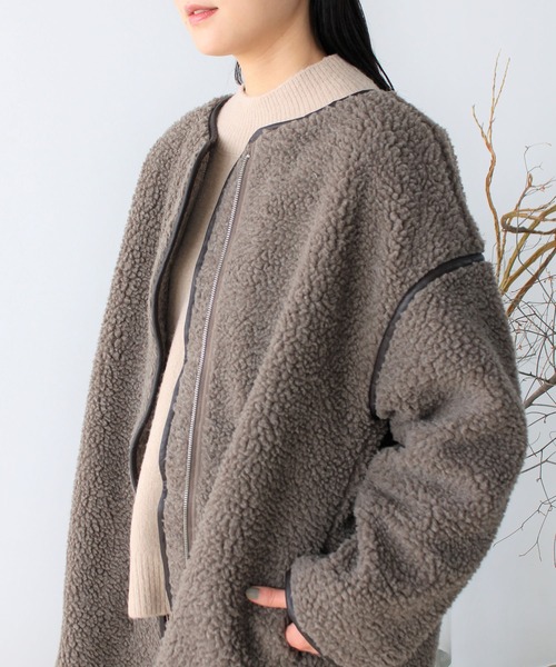 GeeRA(ジーラ)の「レザーパイピングノーカラーコート(ノーカラーコート・レディース・ブラック/ブラウン/ライトベージュ・MEDIUM)」の8枚目の写真