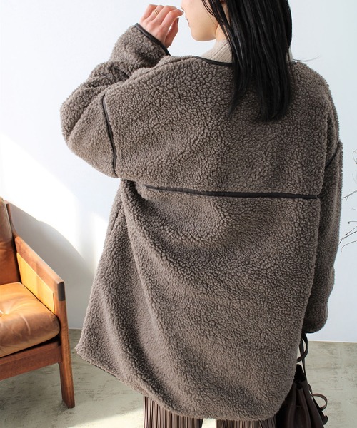 GeeRA(ジーラ)の「レザーパイピングノーカラーコート(ノーカラーコート・レディース・ブラック/ブラウン/ライトベージュ・MEDIUM)」の9枚目の写真
